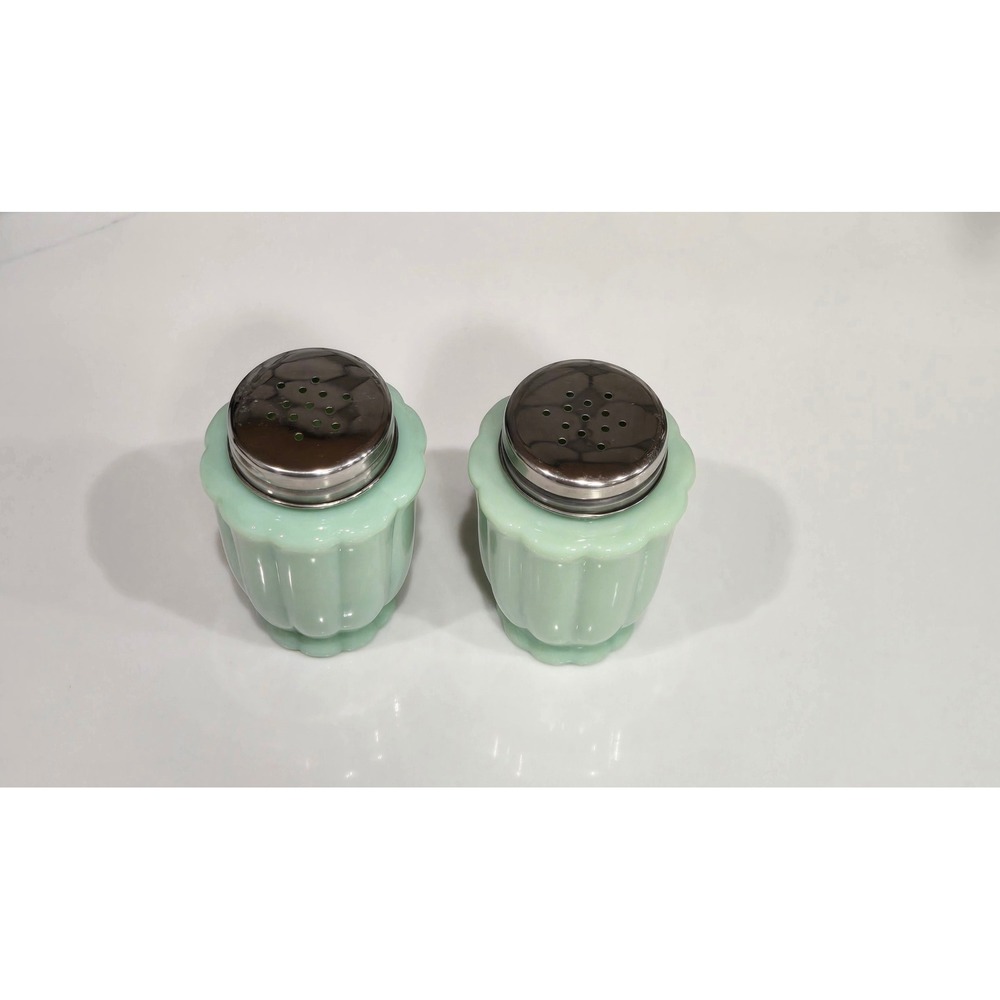 Pioneer Woman Jadeite Salt and Pepper Shaker Set Green Milk Glass Fluted Design - Picture 3 of 5